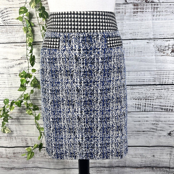 Cabi Skirt size 6 Black Hounds Tooth Blue Ponte Knit Pockets Knee A Line Stretch - Picture 1 of 11